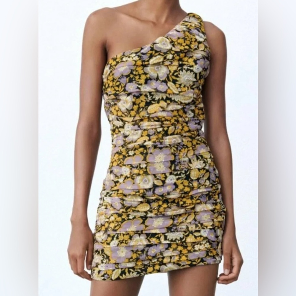 NWT - Zara One Shoulder Floral Dress - Size Medium sku#162